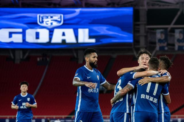 V体育官网-中超半程总结：小幅复苏洗牌进行时 京沪走向何方？